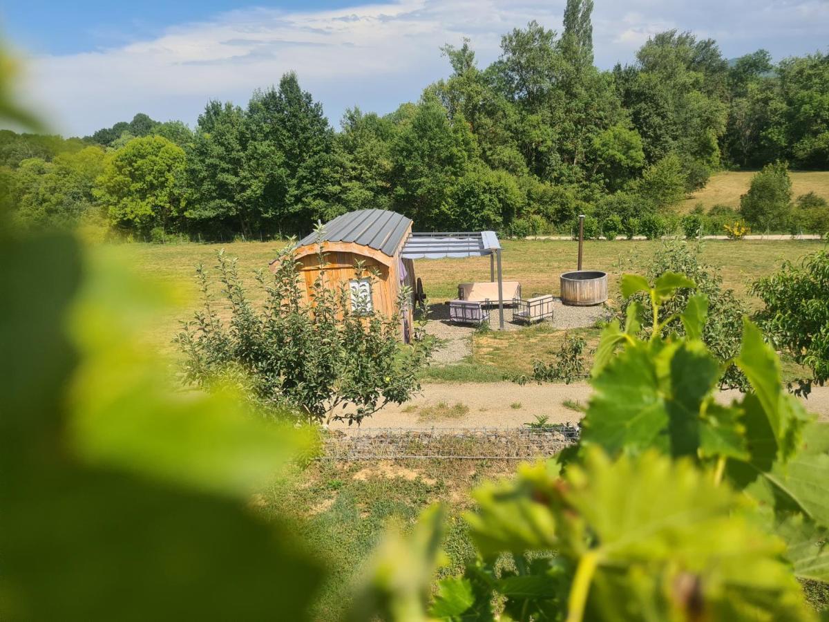 Les Milles Bottes Et Ses Roulottes Villa Encausse-les-Thermes Exterior photo